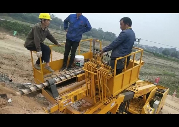 云南22米錨固鉆機(jī)工程案例