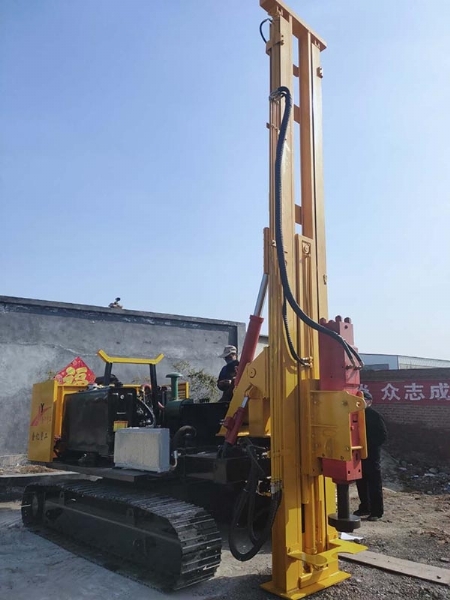 光伏打樁機(jī)