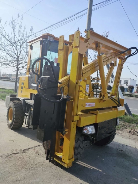 公路護(hù)欄打樁機(jī)