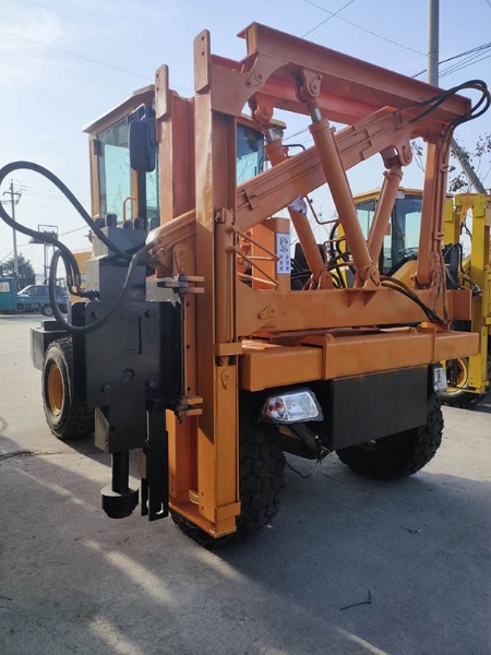 公路護(hù)欄打樁機(jī)